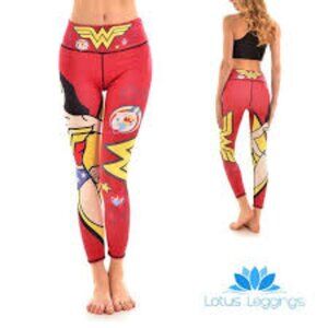 LOTUS LEGGINGS Size Small Wonder Woman DC Comics Leggings Super Hero Workout
